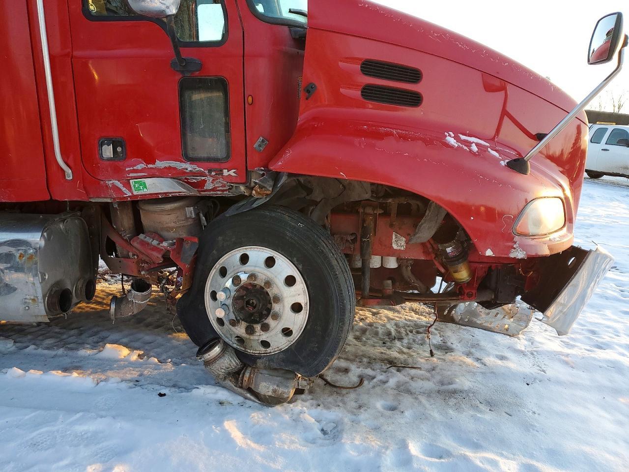 2013 Mack CXU613 Semi Truck
