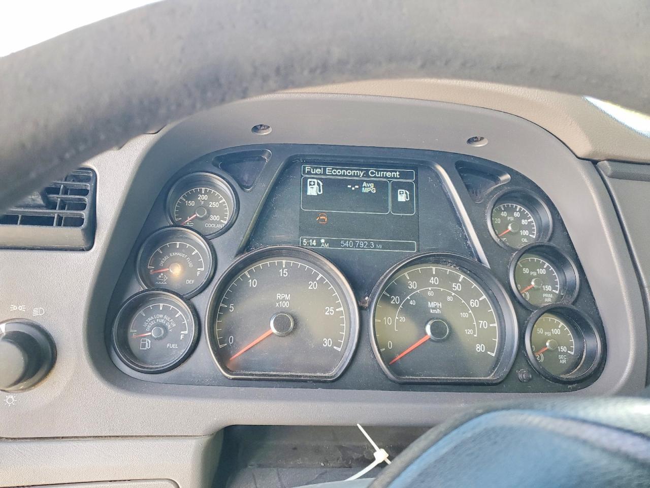 2017 Peterbilt 579 Semi Truck