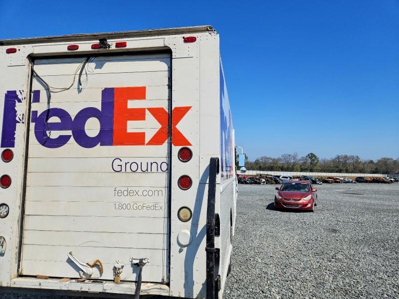 2005 Utility VS2RA Delivery Truck