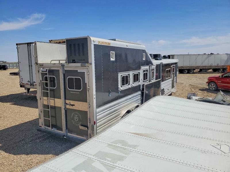 2015 Platiuring 2015 Platinum Manufacturing Livestock Trailer