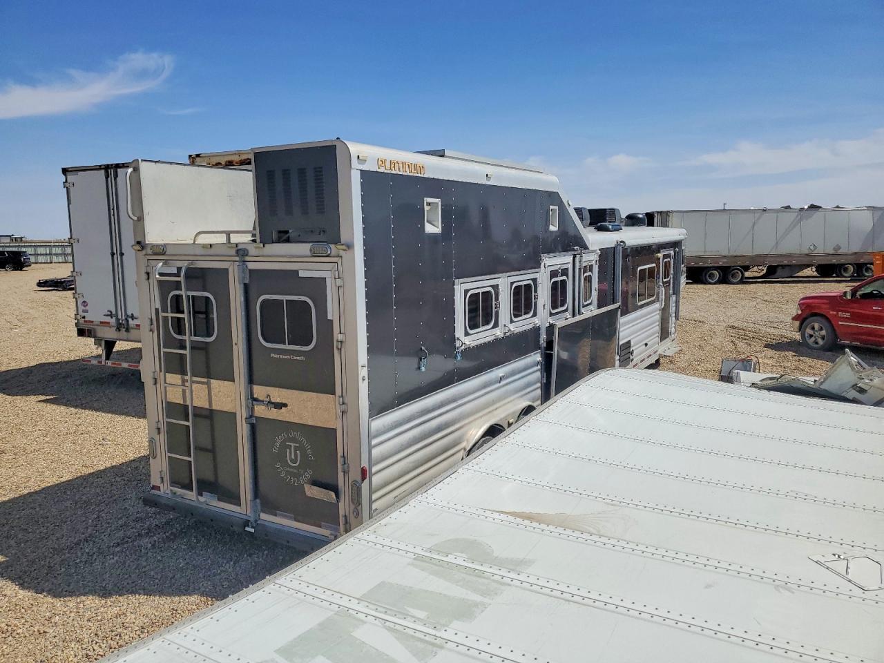 2015 Platiuring 2015 Platinum Manufacturing Livestock Trailer