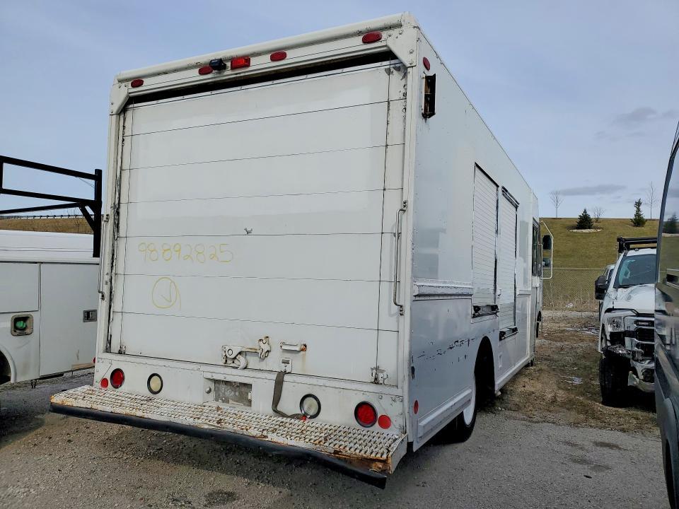 2005 Freightliner MT45 Delivery Truck