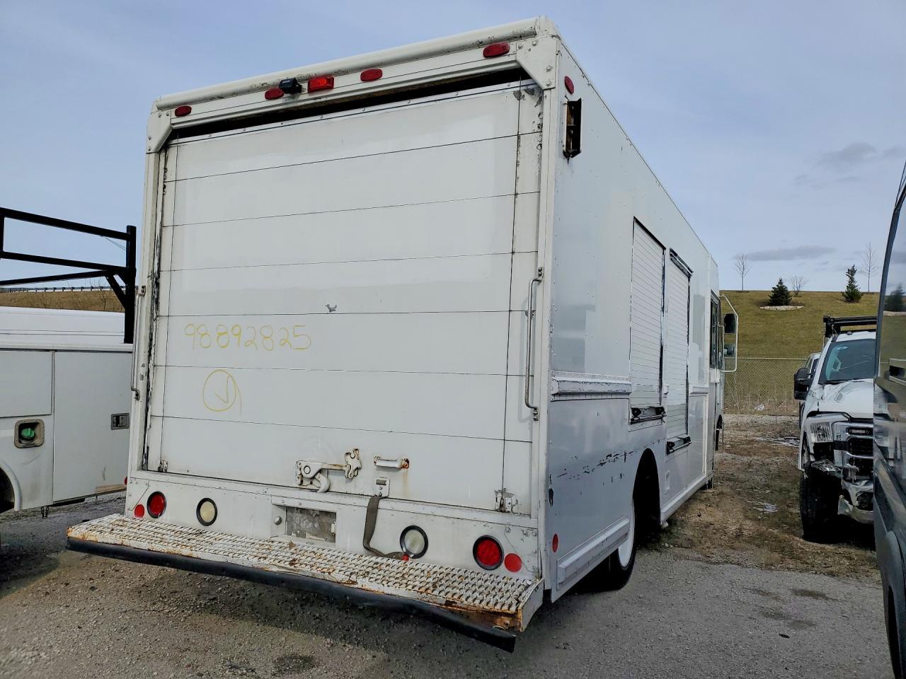 2005 Freightliner MT45 Delivery Truck