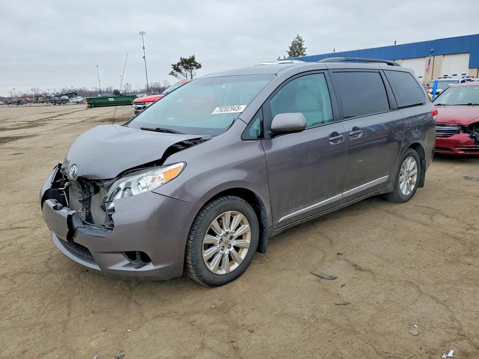 2012 Toyota Sienna le 7-passenger