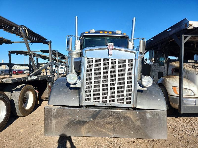 2001 Kenworth W900 Semi Truck