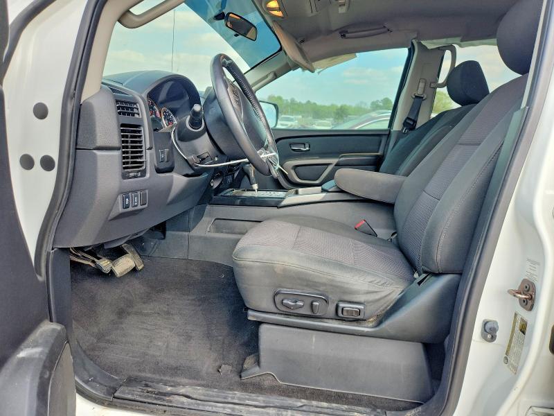 2015 Nissan Titan sv