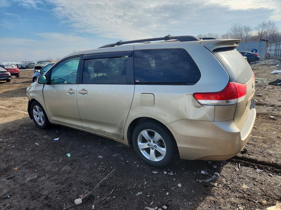2014 Toyota Sienna le 8-passenger