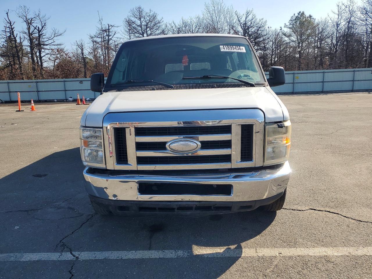 2014 Ford Econoline E350 Super Duty Wagon