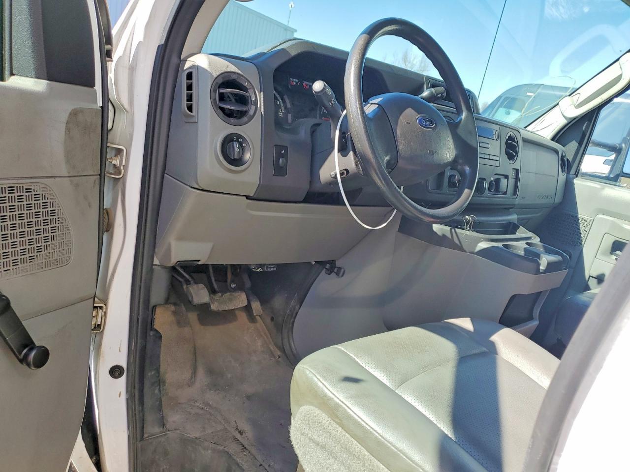 2013 Ford E350 BOX Truck