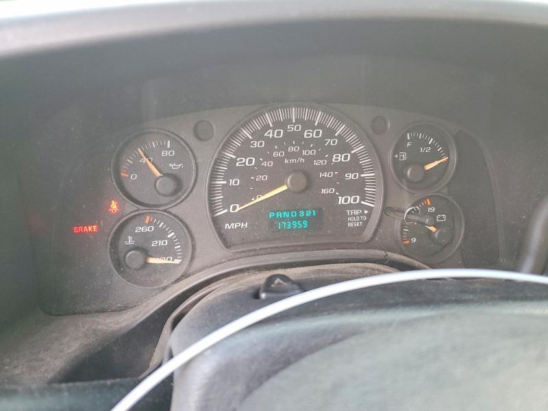 2004 Chev Rolet BOX Truck