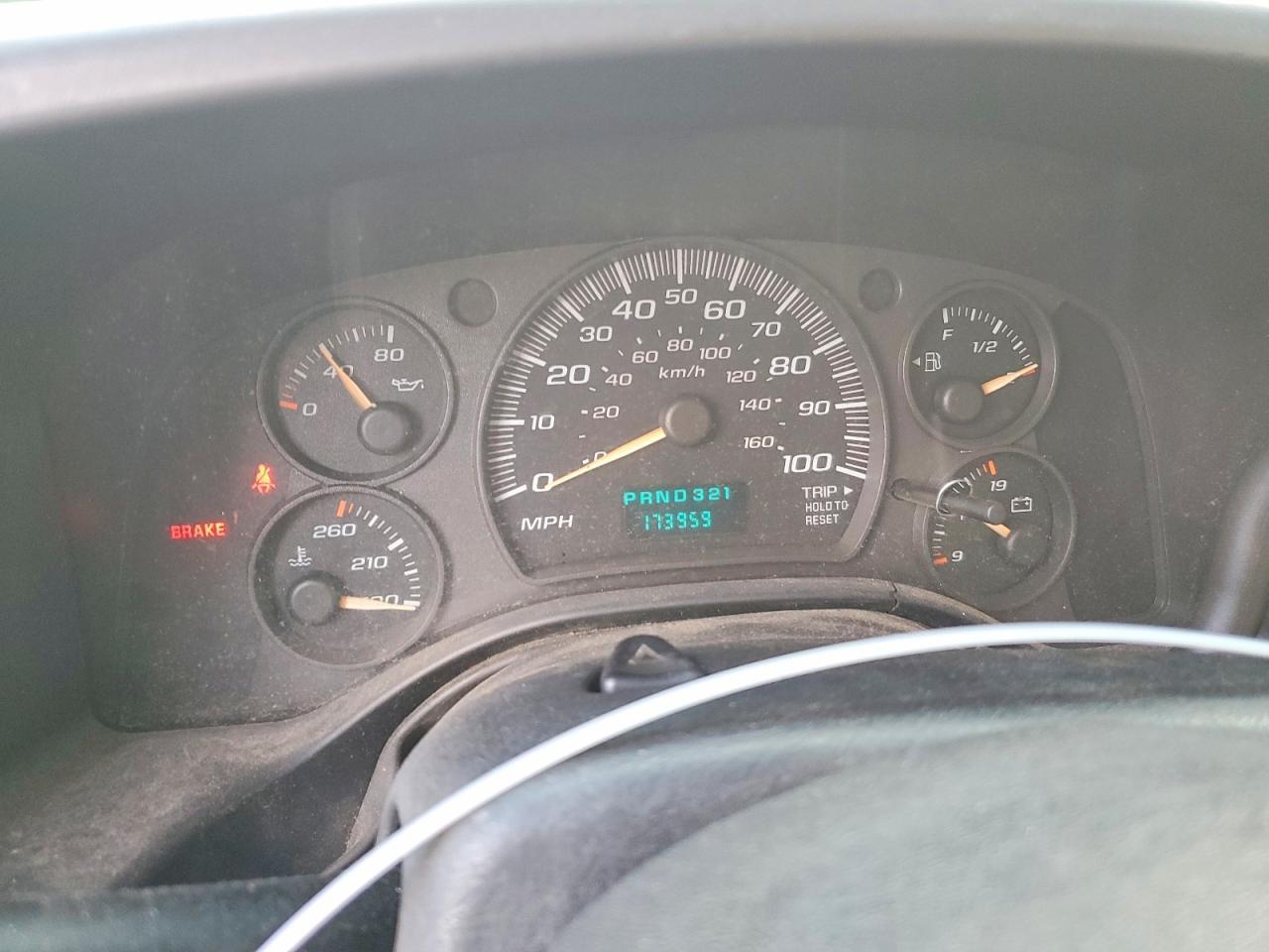 2004 Chev Rolet BOX Truck