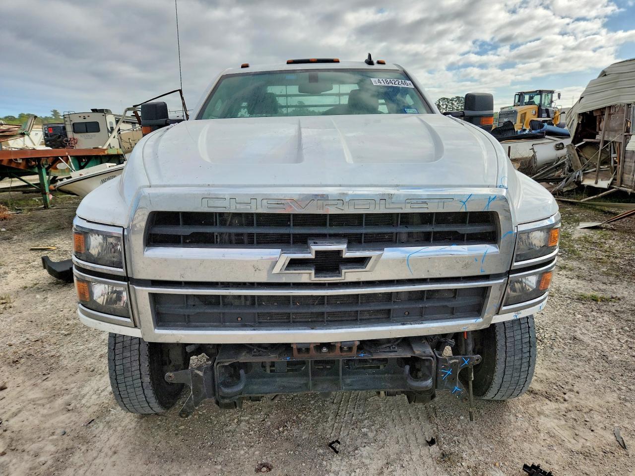 2022 GM GM515 Flatbed Truck