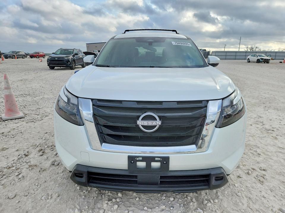 2025 Nissan Pathfinder sv