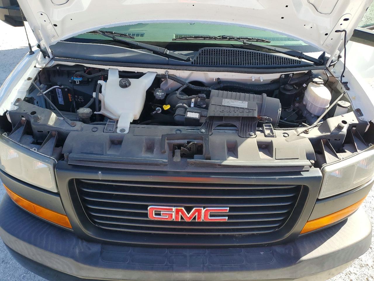 2020 GMC Savana BOX Truck