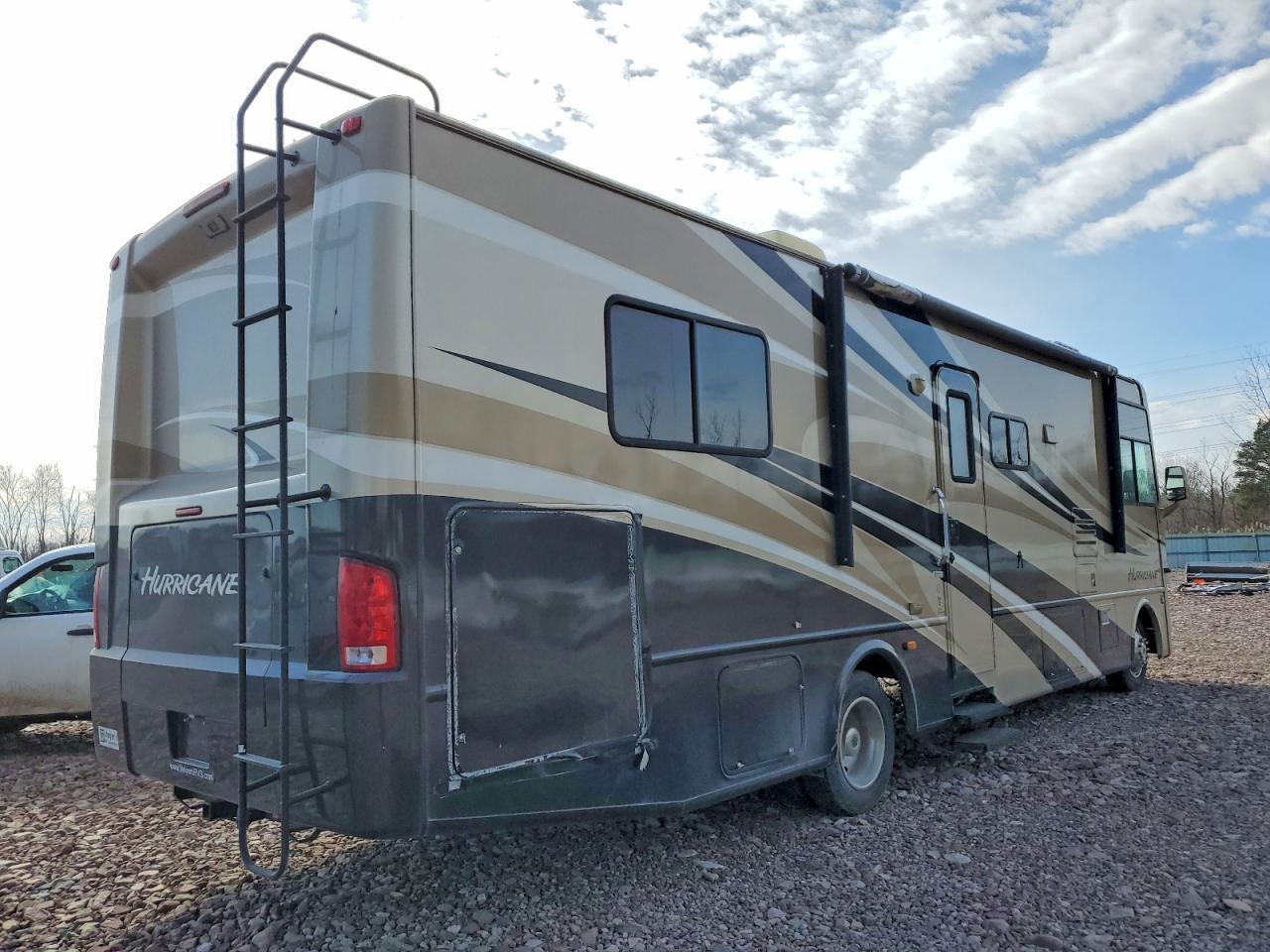 2011 Hurricane 2011 Ford RV