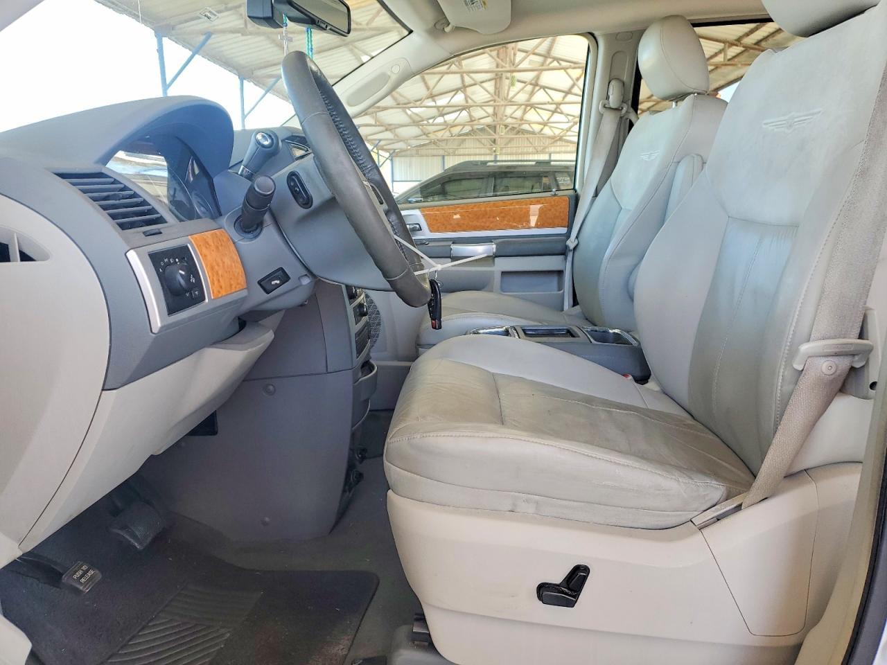 2010 Chrysler Town & Country Limited