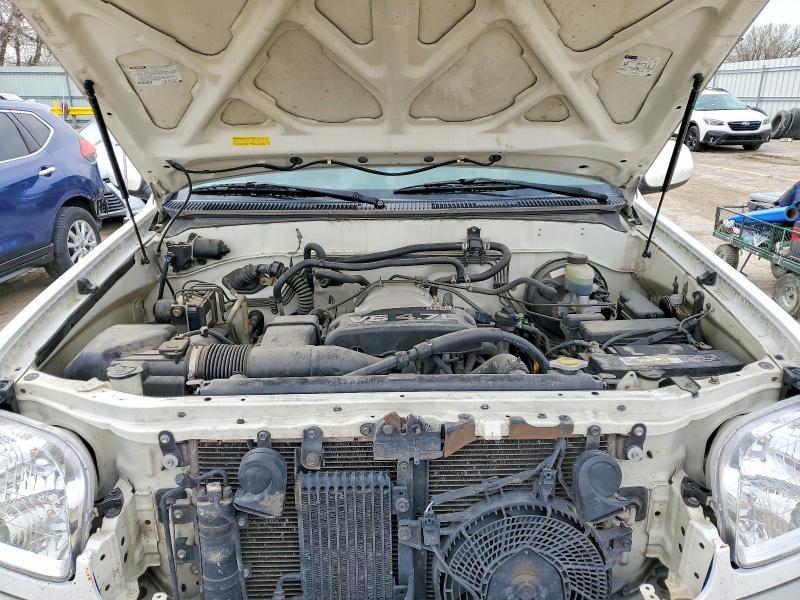 2004 Toyota Sequoia SR5