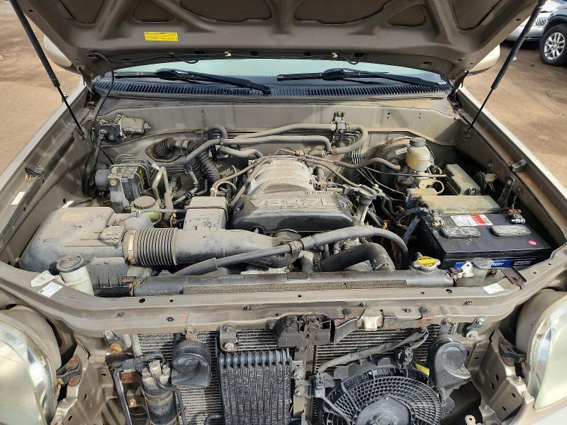 2004 Toyota Sequoia SR5