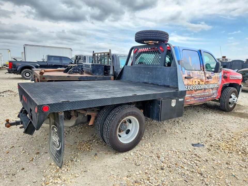 2011 Chevrolet Silverado Flatbed Truck