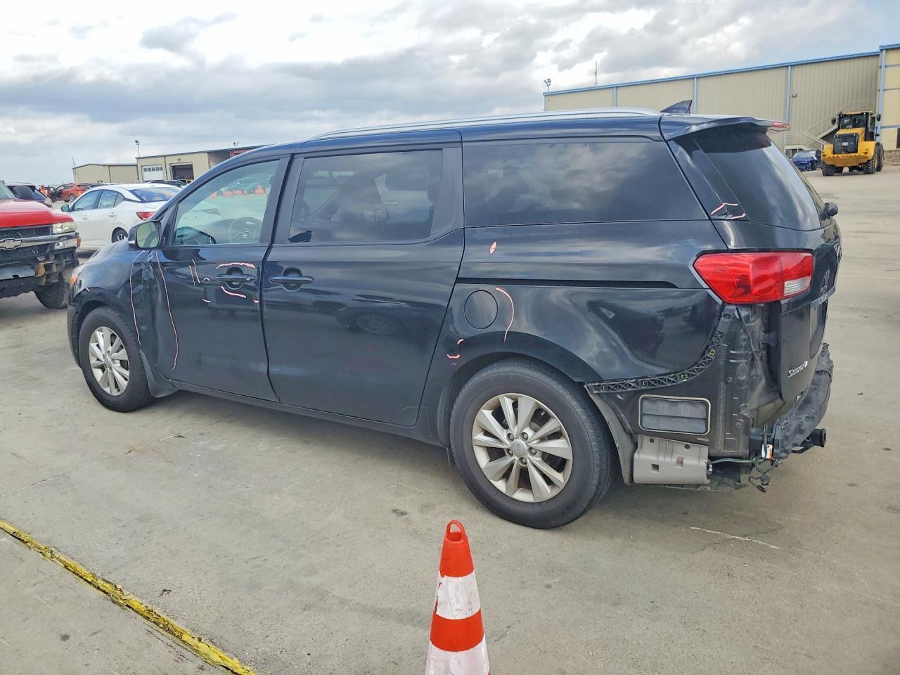 2016 KIA Sedona lx
