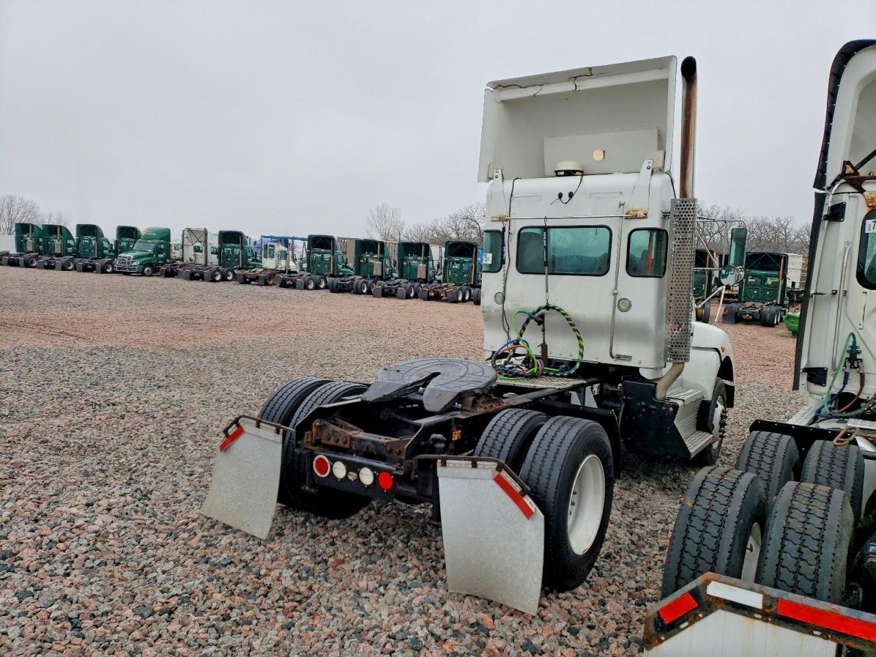 2014 Kenworth T440 Semi Truck