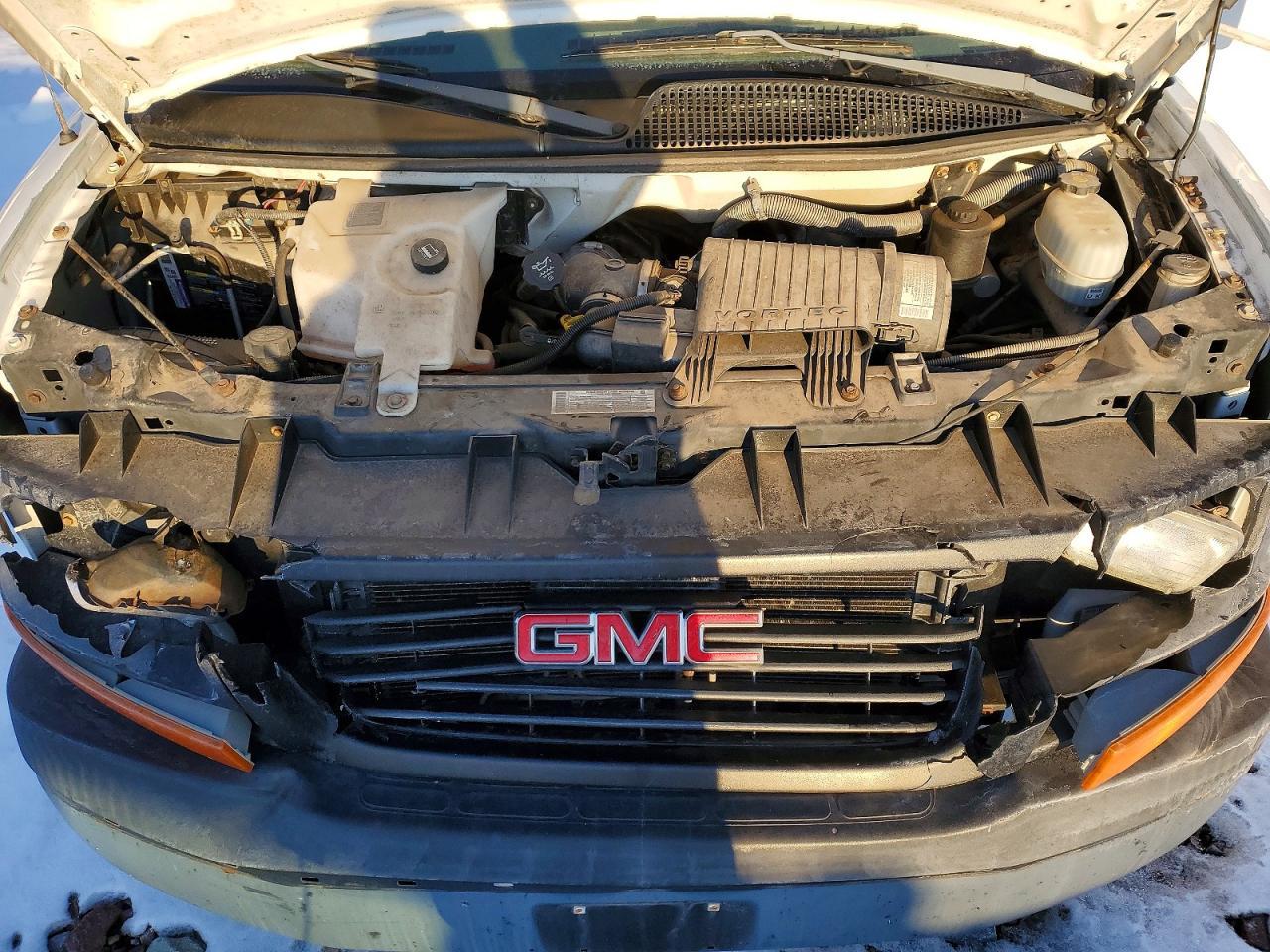 2005 GMC Savana BOX Truck