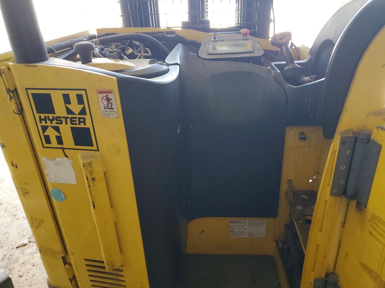 2010 Hyster Order Picker Forklift