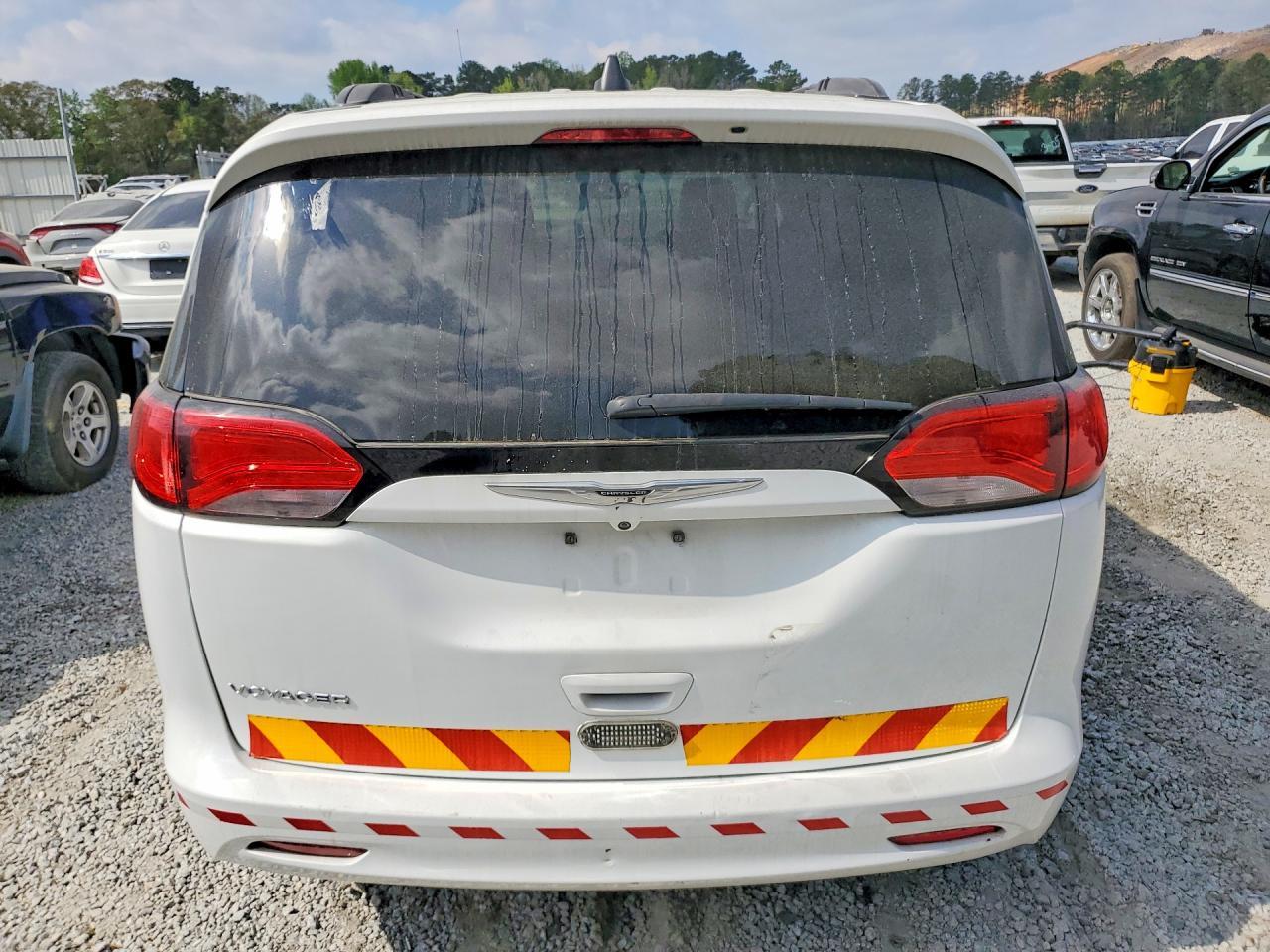 2021 Chrysler Voyager lxi