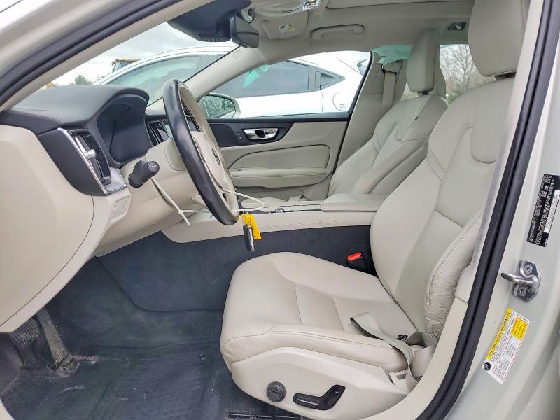 2020 Volvo S60 T5 Momentum