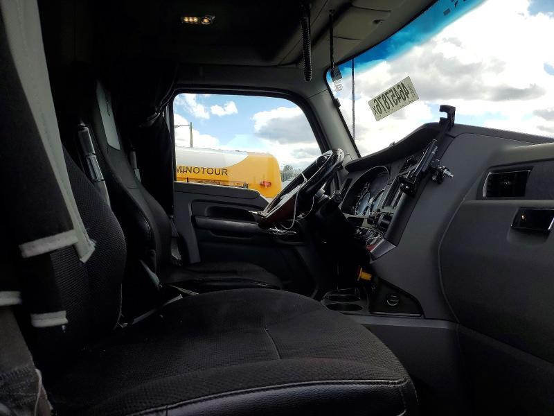 2019 Kenworth T680 Semi Truck