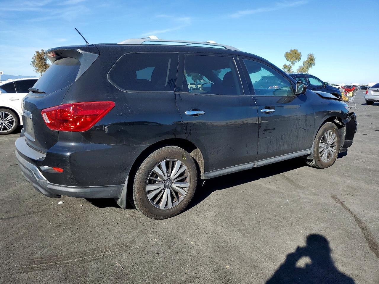2018 Nissan Pathfinder s