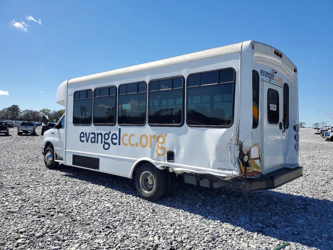 2013 Ford Econoline E450 Super Duty Cutaway Van