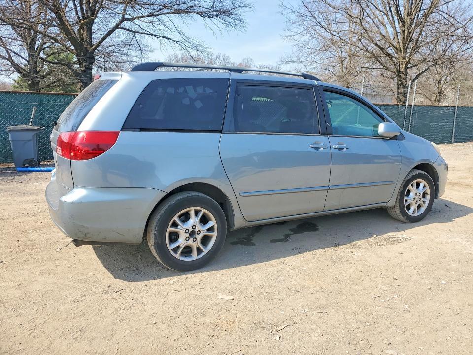 2004 Toyota Sienna xle 7 Passenger