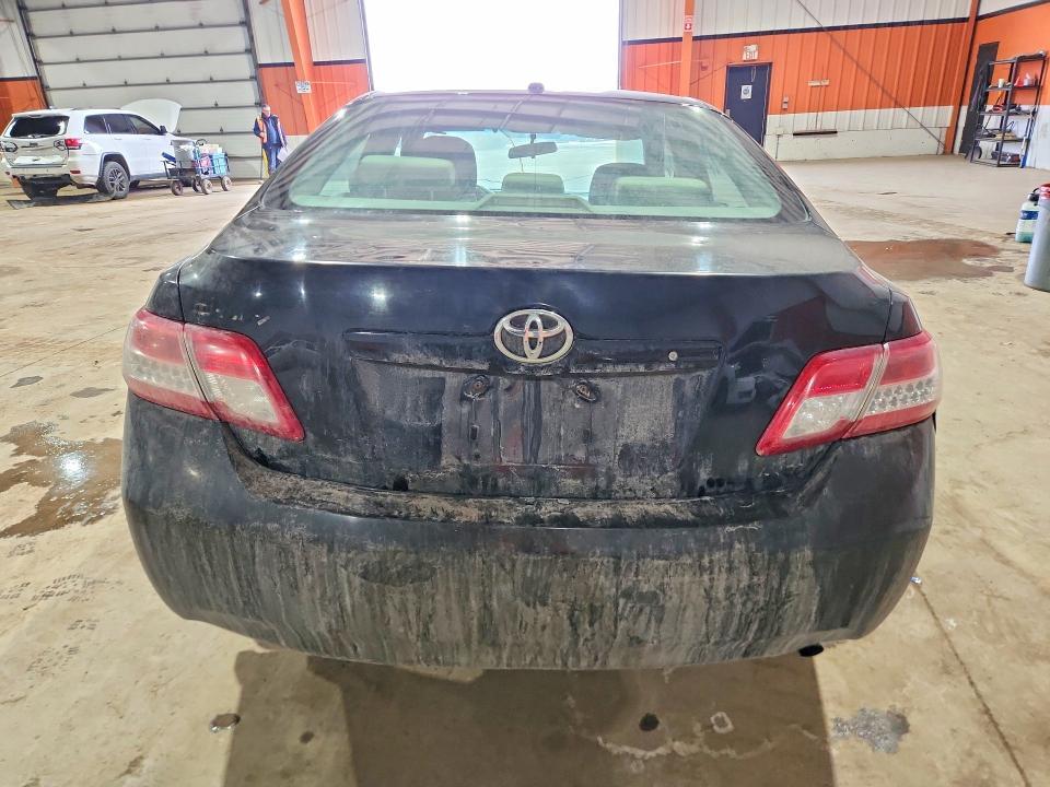 2011 Toyota Camry xle 4DR