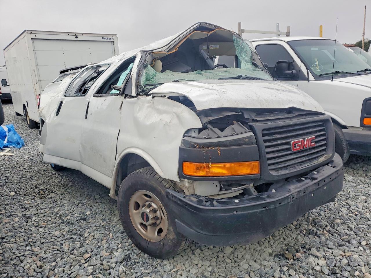 2023 GMC Savana 2500 Utility / Service van