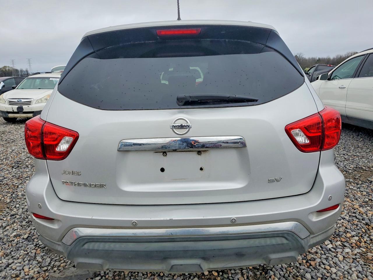2017 Nissan Pathfinder sv
