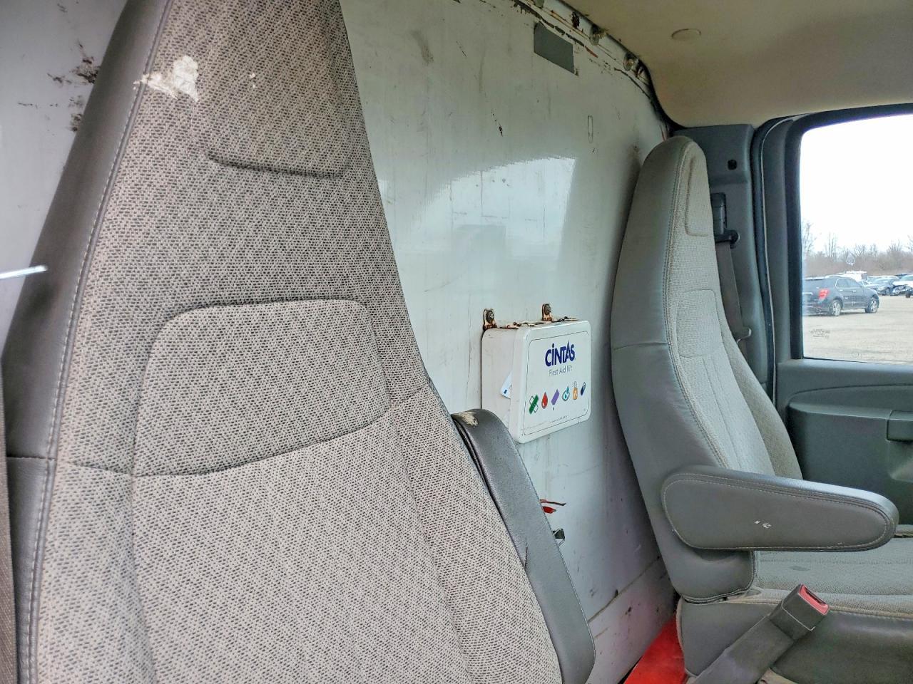 2017 Chevrolet Express BOX Truck