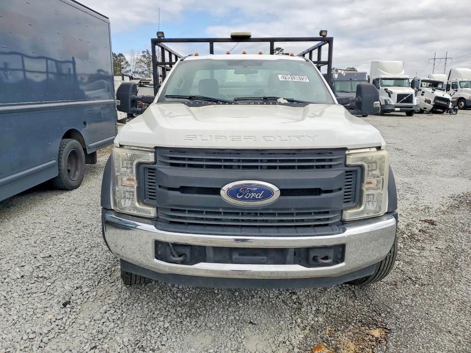 2017 Ford F550 Super Duty Flatbed Truck