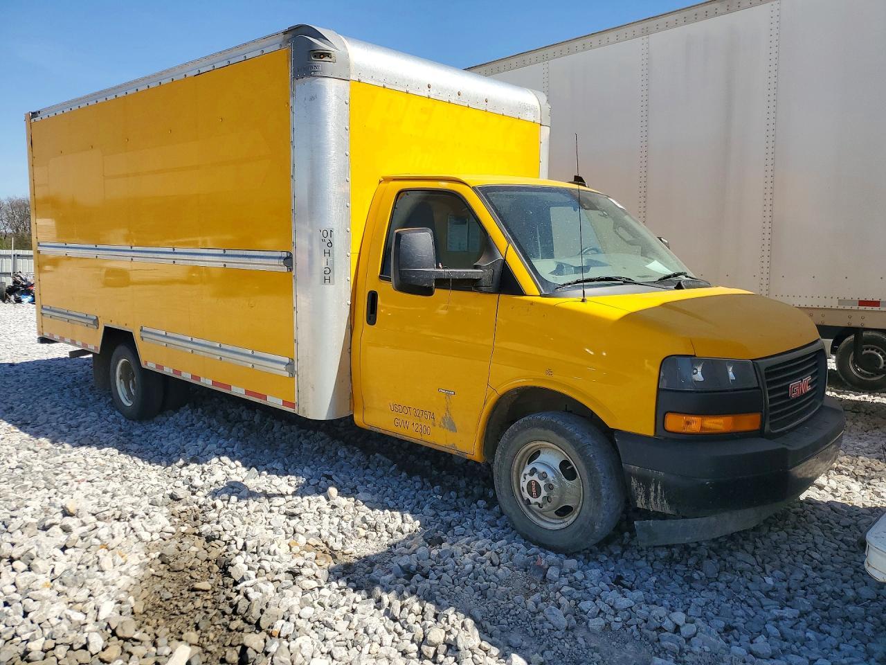 2022 GMC Savana BOX Truck