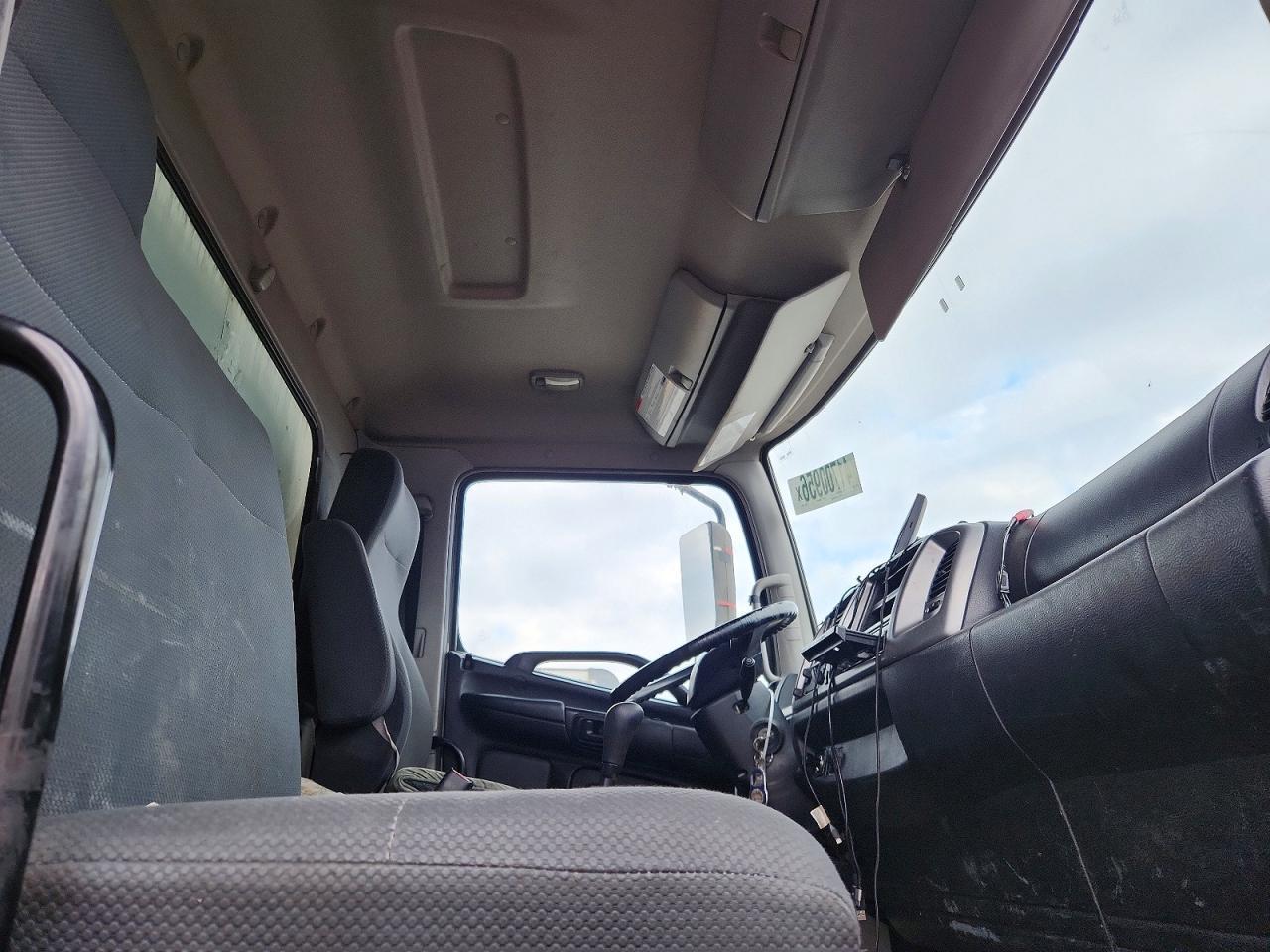 2014 Hino 258/268 BOX Truck