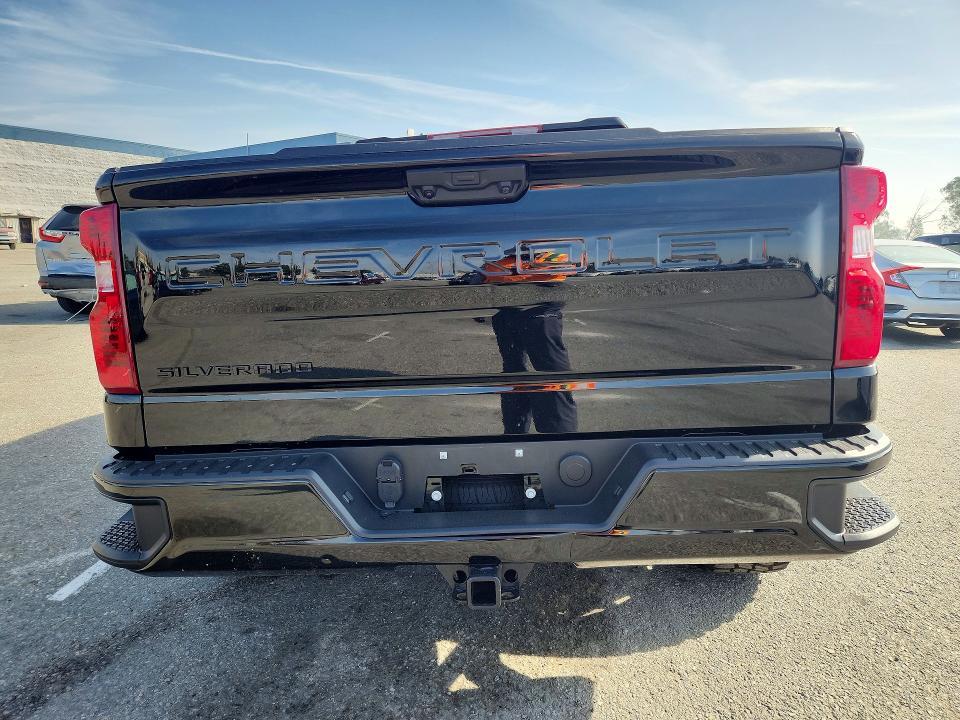 2025 Chevrolet Silverado C1500 Custom
