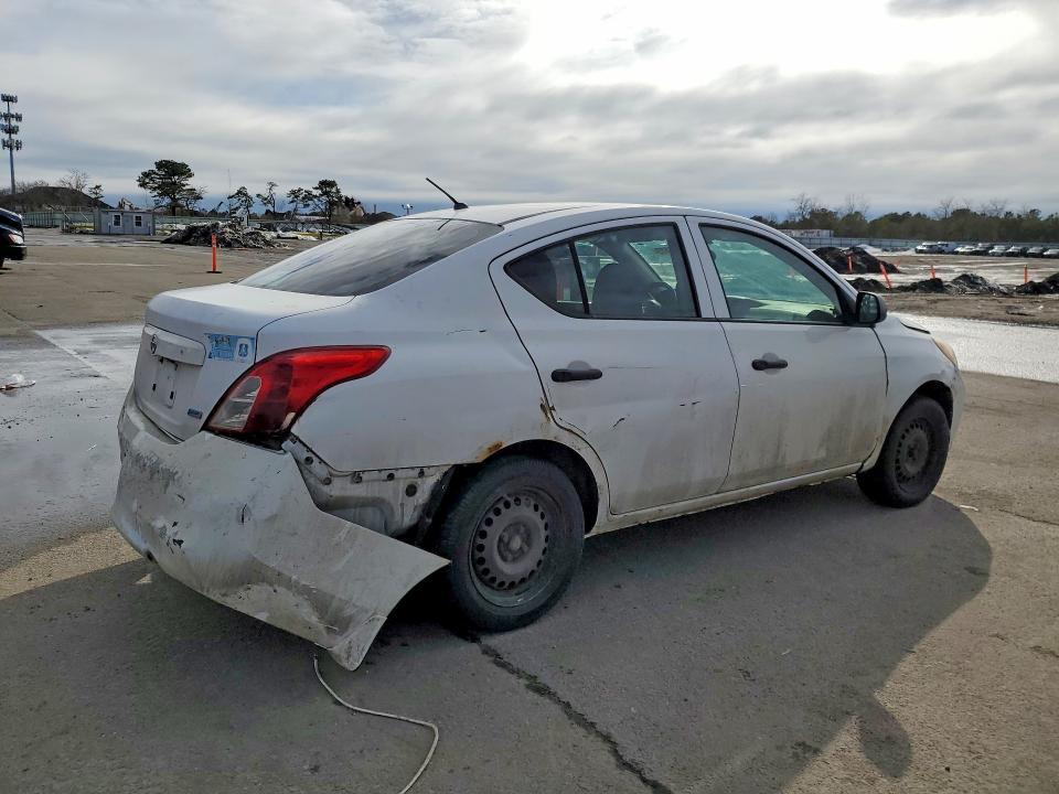 2014 Niss Versa