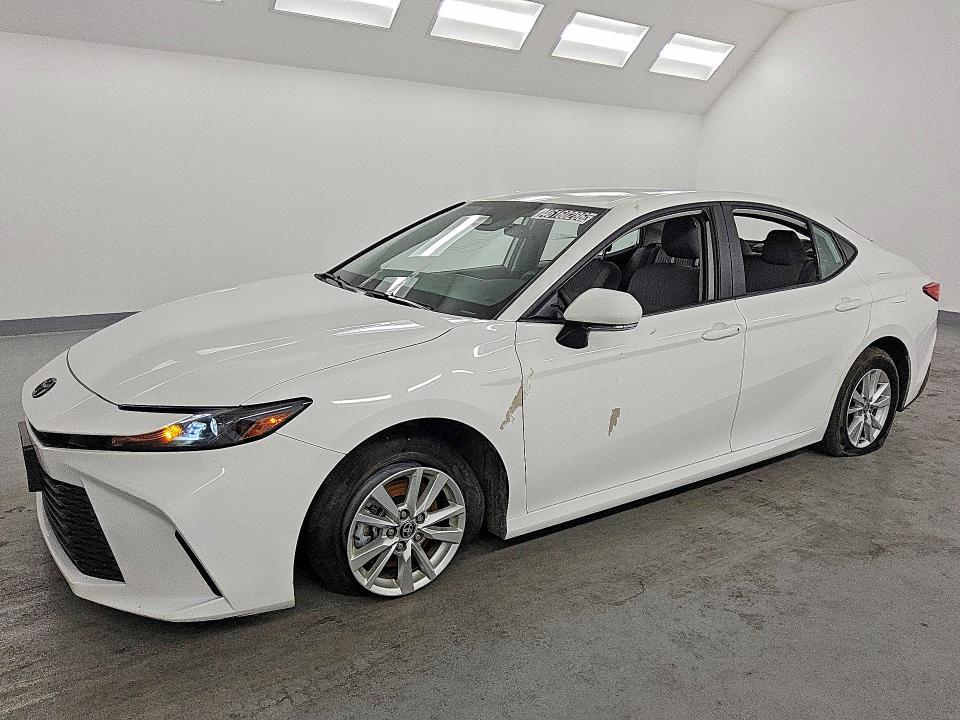 2025 Toyota Camry le