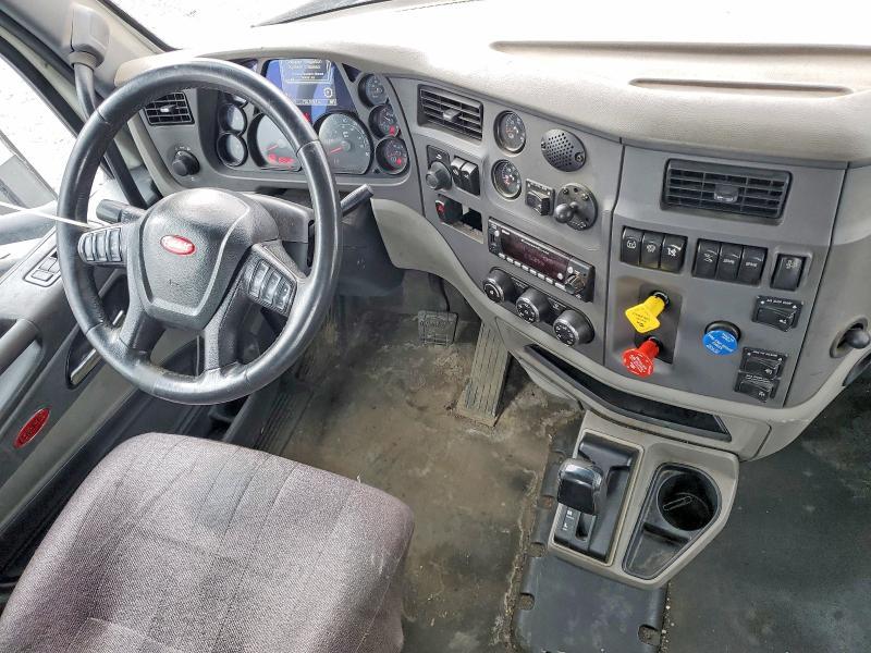 2017 Peterbilt 579
