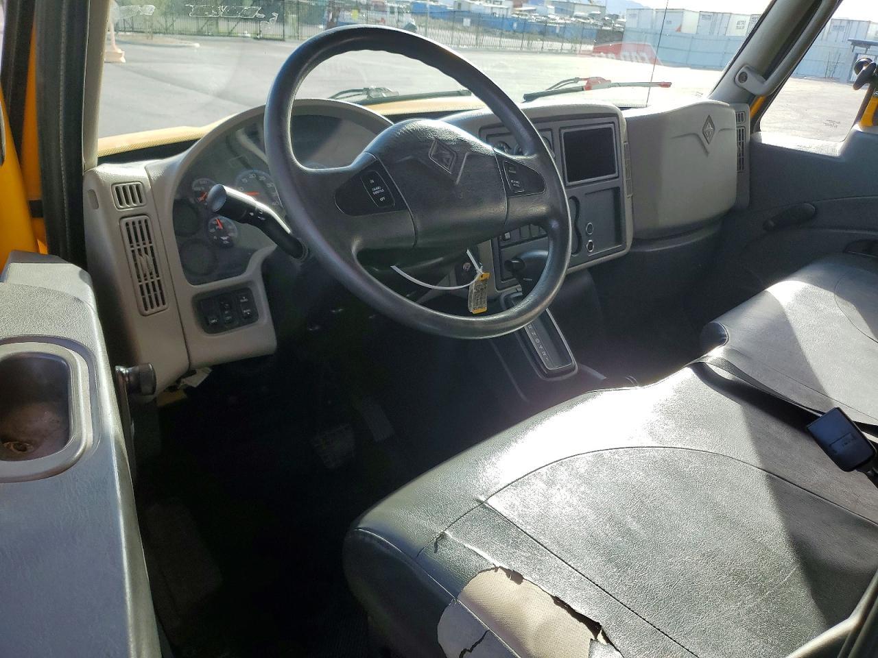 2013 International 4300 BOX Truck
