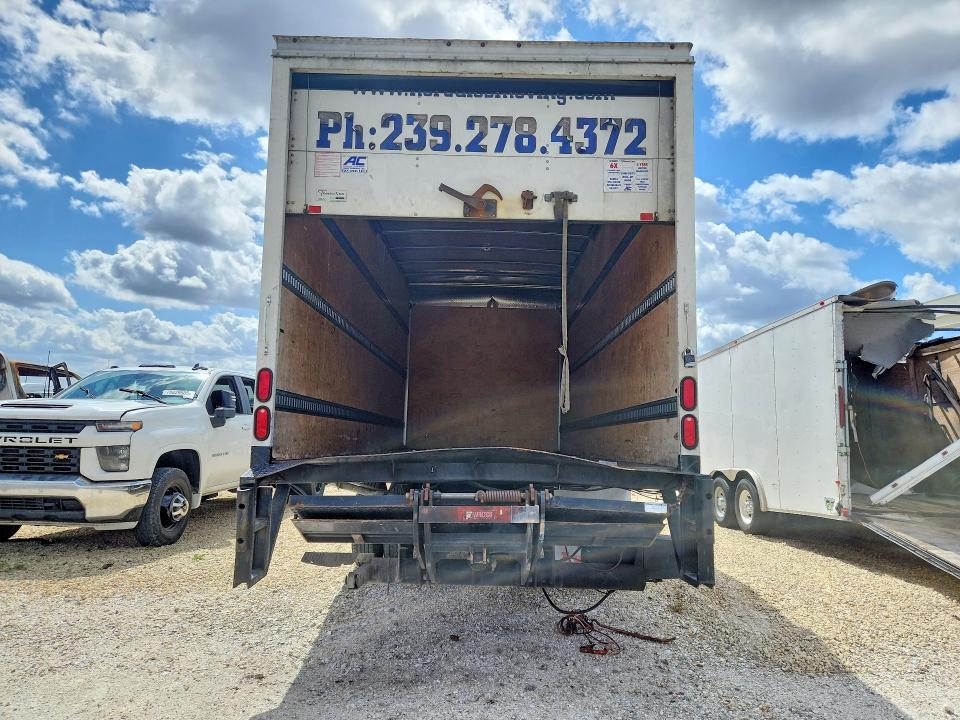 2016 Isuzu Npr box Truck