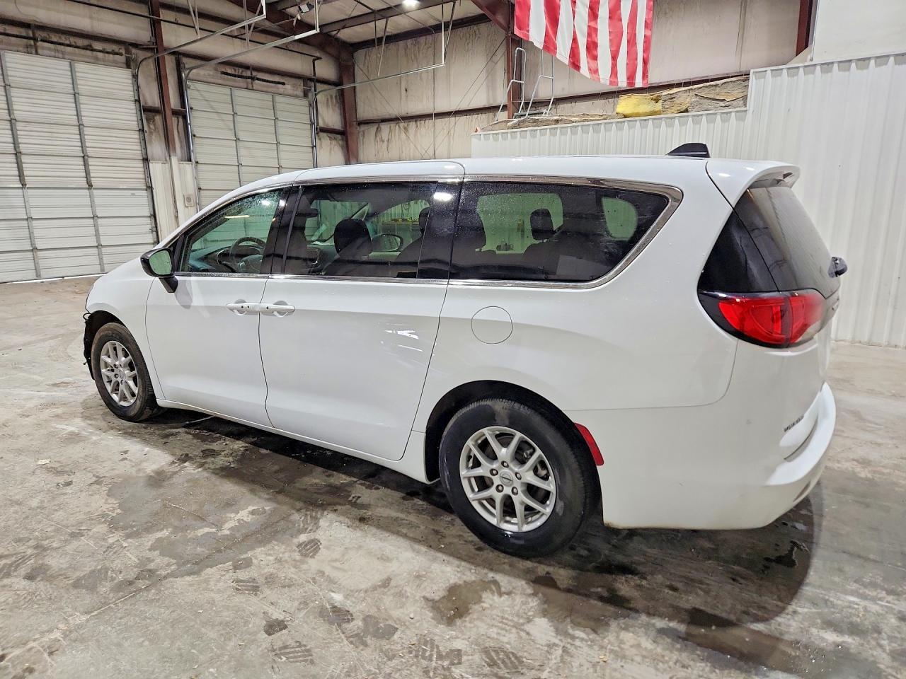 2024 Chrysler Voyager lx
