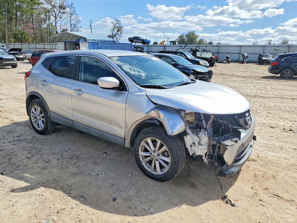 2017 Nissan Rogue Sport s