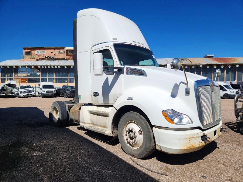 2014 Kenworth T680 Semi Truck