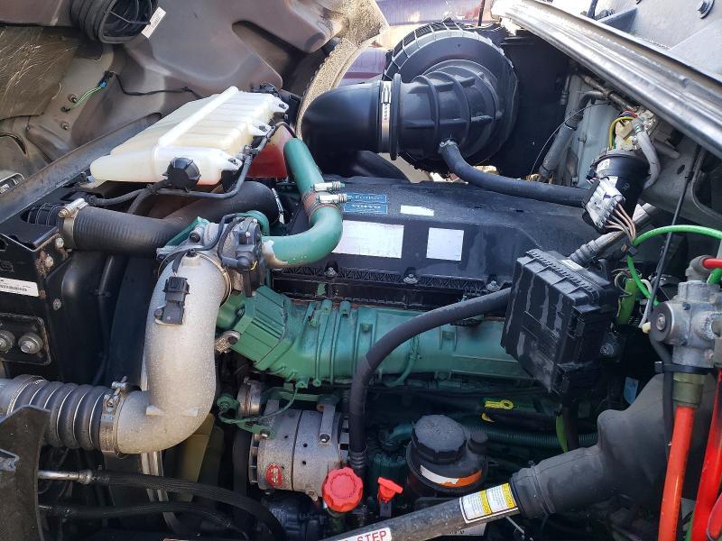 2021 Volv O vnr Semi Truck